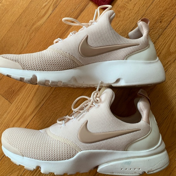 Nike - Picture 5 of 9